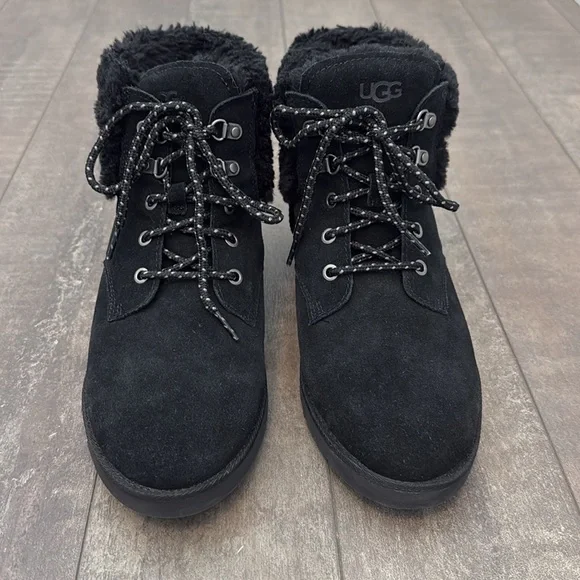 NWOT UGG Romely Heritage Lace-up Suede Boot, size 10 - Picture 3 of 12